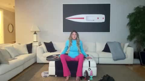 Snapshot of submiss14 chatting on November 4, 5:50 am Sissy Isabella online show from November 4, 5:50 am