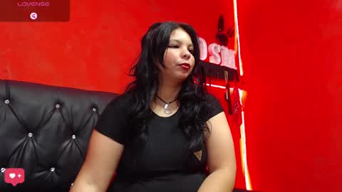 Snapshot of submissive__atina chatting on December 8, 11:29 pm Nicky online show from December 8, 11:29 pm