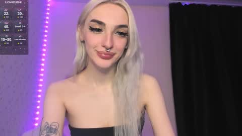 Chloe online show from December 4, 4:05 pm