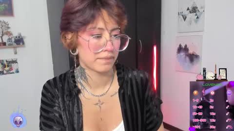 Snapshot of succubus_girl_ chatting on March 28, 2:49 pm Alexy online show from March 28, 2:49 pm