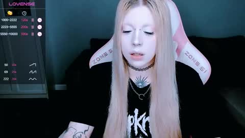Snapshot of succubus_leslie chatting on October 26, 9:31 pm succubus_leslie online show from October 26, 9:31 pm