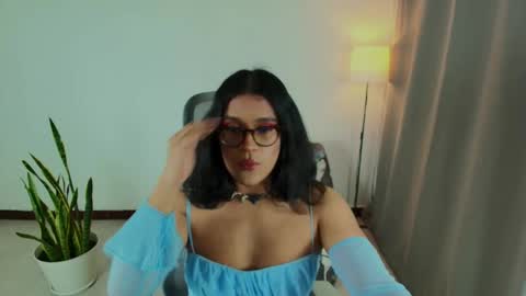 Snapshot of succubus_vitta chatting on June 7, 2:48 am Vitta online show from June 7, 2:48 am