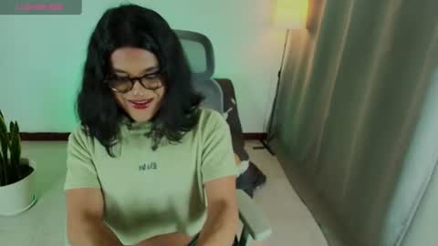 Snapshot of succubus_vitta chatting on July 17, 5:18 pm Vitta online show from July 17, 5:18 pm
