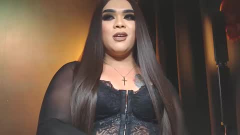 Snapshot of suckablecockoffreya chatting on February 10, 9:25 pm JADE ELYSE online show from February 10, 9:25 pm