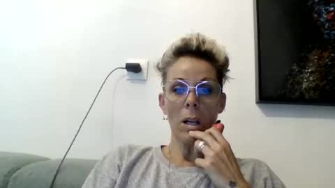 Snapshot of sucrette5629 chatting on June 2, 6:59 am sucrette5629 online show from June 2, 6:59 am