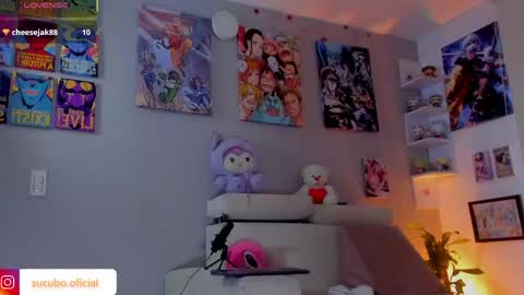 Snapshot of sucubo_69_ chatting on June 1, 11:34 am Rouss online show from June 1, 11:34 am