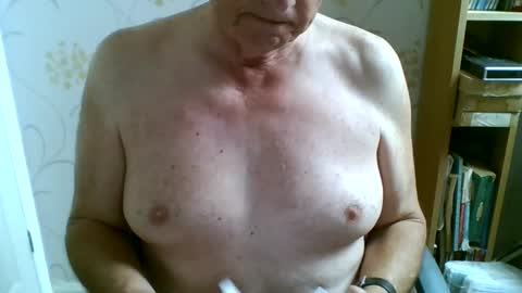 Snapshot of suffolkboy4 chatting on June 3, 11:35 am suffolkboy4 online show from June 3, 11:35 am
