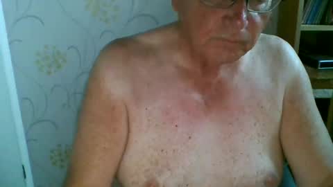 Snapshot of suffolkboy4 chatting on July 8, 7:51 pm suffolkboy4 online show from July 8, 7:51 pm