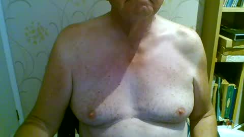 Snapshot of suffolkboy4 chatting on July 15, 8:14 pm suffolkboy4 online show from July 15, 8:14 pm