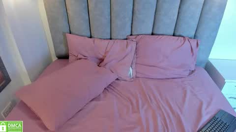 sugar_bunny__ online show from February 14, 2:19 am