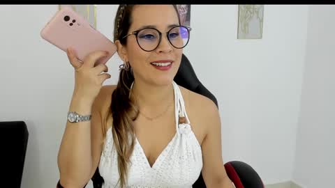 sugar_milff online show from February 26, 12:47 pm