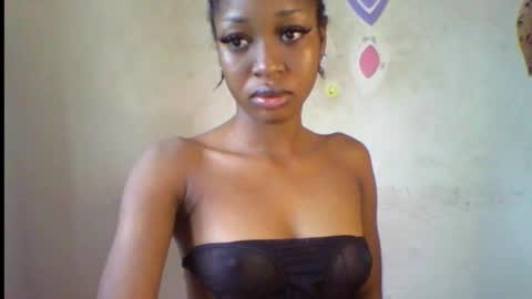 Snapshot of sugarmeltsxx chatting on October 12, 7:40 am Bella online show from October 12, 7:40 am