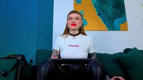 sugarsoot online show from March 15, 5:35 am