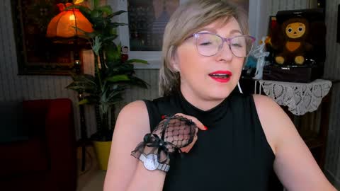 Vivien online show from January 8, 12:15 pm