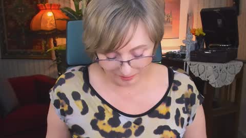 Vivien online show from February 5, 6:15 pm