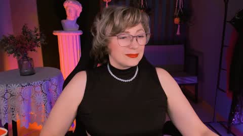 Vivien online show from February 6, 1:10 pm