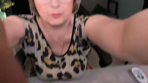 Vivien online show from September 15, 1:33 pm