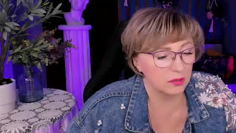 Vivien online show from October 15, 1:44 pm