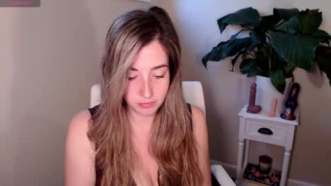 Snapshot of suggestivebehavior chatting on October 7, 2:03 pm Mia online show from October 7, 2:03 pm