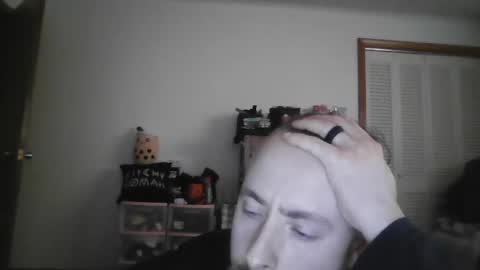 Snapshot of suitedandbossy chatting on October 10, 10:20 pm SuitedandBossy online show from October 10, 10:20 pm