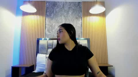 Snapshot of sulay_kim chatting on May 22, 10:37 pm Sulay online show from May 22, 10:37 pm