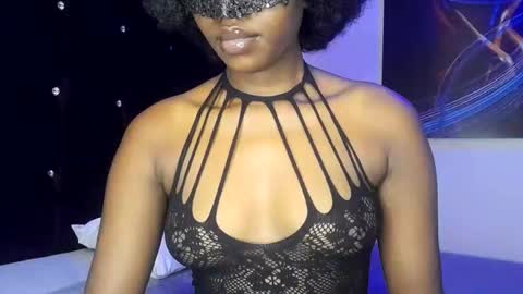 Snapshot of sultryaura chatting on November 1, 12:01 am maskedtemptress online show from November 1, 12:01 am