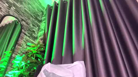 Snapshot of sultryaura chatting on July 1, 12:12 am maskedtemptress online show from July 1, 12:12 am