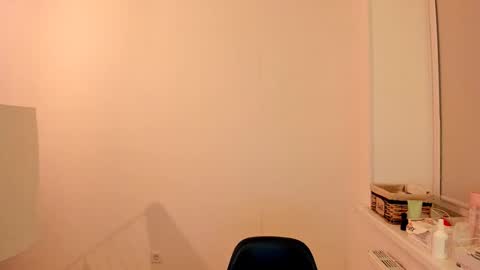 Summer Preston online show from March 12, 7:59 pm