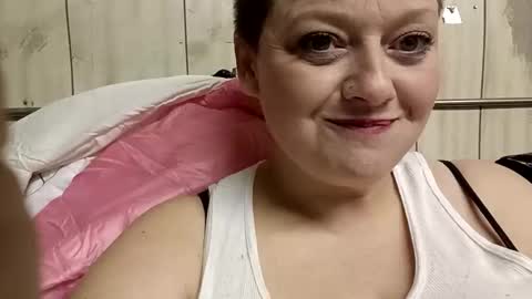 Snapshot of summerdivine69 chatting on February 9, 12:41 pm Summer Divine online show from February 9, 12:41 pm