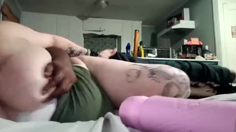 Snapshot of summerdivine69 chatting on October 11, 12:43 am Summer Divine online show from October 11, 12:43 am