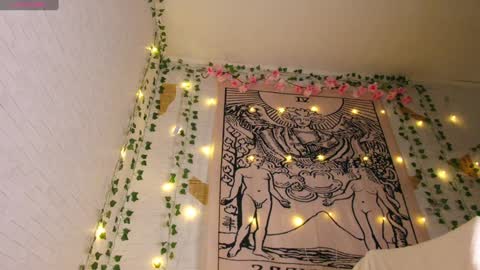 summerhazee online show from December 3, 7:22 pm