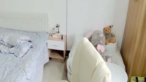 Snapshot of sun_yummy chatting on November 10, 3:27 am Lucis online show from November 10, 3:27 am