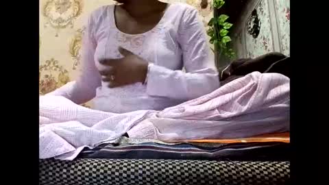 Snapshot of sunali_jain03 chatting on May 28, 7:16 am sunali_jain03 online show from May 28, 7:16 am