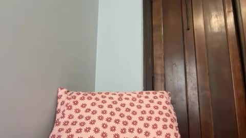 Snapshot of sunneeshellee chatting on May 4, 9:55 pm sunneeshellee online show from May 4, 9:55 pm