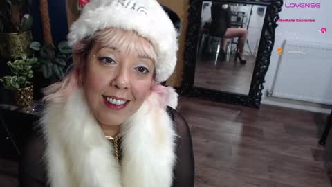 Snapshot of sunni_hottie chatting on December 8, 4:25 am Sunni Knight online show from December 8, 4:25 am
