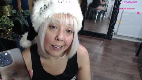 Snapshot of sunni_hottie chatting on December 18, 2:21 am Sunni Knight online show from December 18, 2:21 am