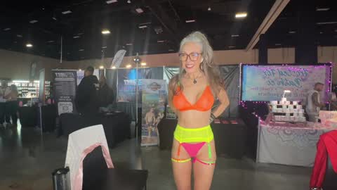 Hi Im Sunnie - Next show Friday August 1 online show from November 9, 8:18 pm