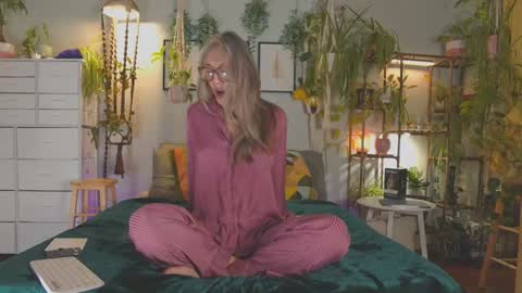 Hi Im Sunnie - Next show Friday August 1 online show from January 6, 4:49 am