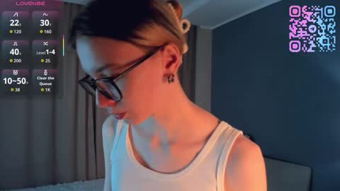 Kiki online show from March 24, 1:10 am