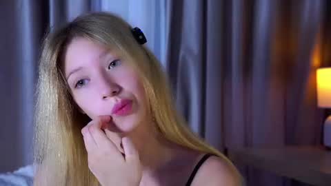 Lily online show from July 18, 11:30 pm