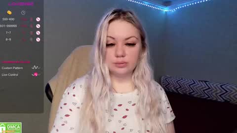 Snapshot of sunny_mood chatting on December 13, 10:13 pm sunny mood online show from December 13, 10:13 pm