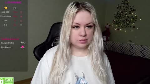 Snapshot of sunny_mood chatting on December 23, 7:20 pm sunny mood online show from December 23, 7:20 pm