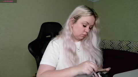 Snapshot of sunny_mood chatting on January 3, 9:47 am sunny mood online show from January 3, 9:47 am