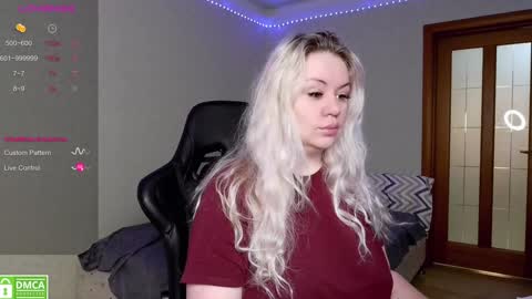 Snapshot of sunny_mood chatting on January 4, 6:51 pm sunny mood online show from January 4, 6:51 pm