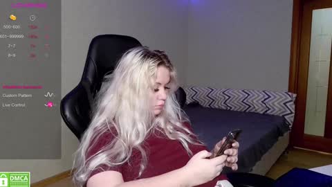 Snapshot of sunny_mood chatting on January 4, 9:52 pm sunny mood online show from January 4, 9:52 pm