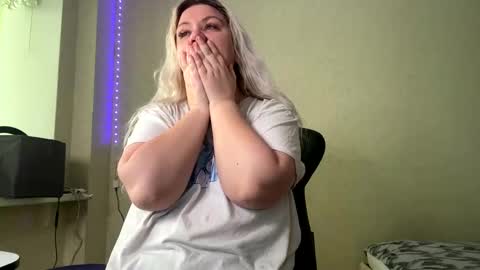 Snapshot of sunny_mood chatting on January 9, 9:59 am sunny mood online show from January 9, 9:59 am