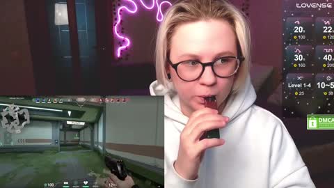 Snapshot of sunny_mood chatting on January 15, 10:06 am sunny mood online show from January 15, 10:06 am