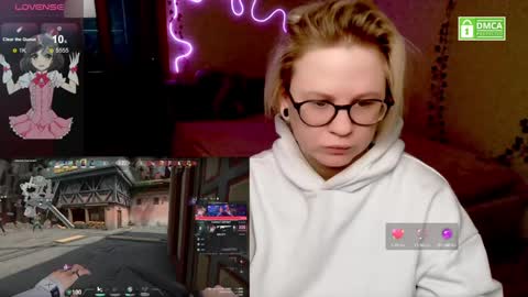 Snapshot of sunny_mood chatting on February 6, 2:33 am sunny mood online show from February 6, 2:33 am