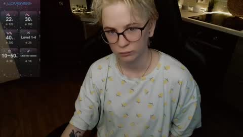 Snapshot of sunny_mood chatting on June 16, 8:17 am sunny mood online show from June 16, 8:17 am