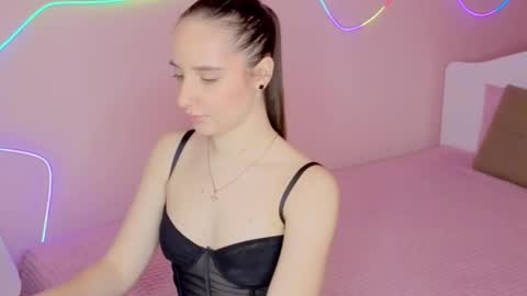 Snapshot of sunnybunnyy5 chatting on February 26, 6:23 am Liza online show from February 26, 6:23 am